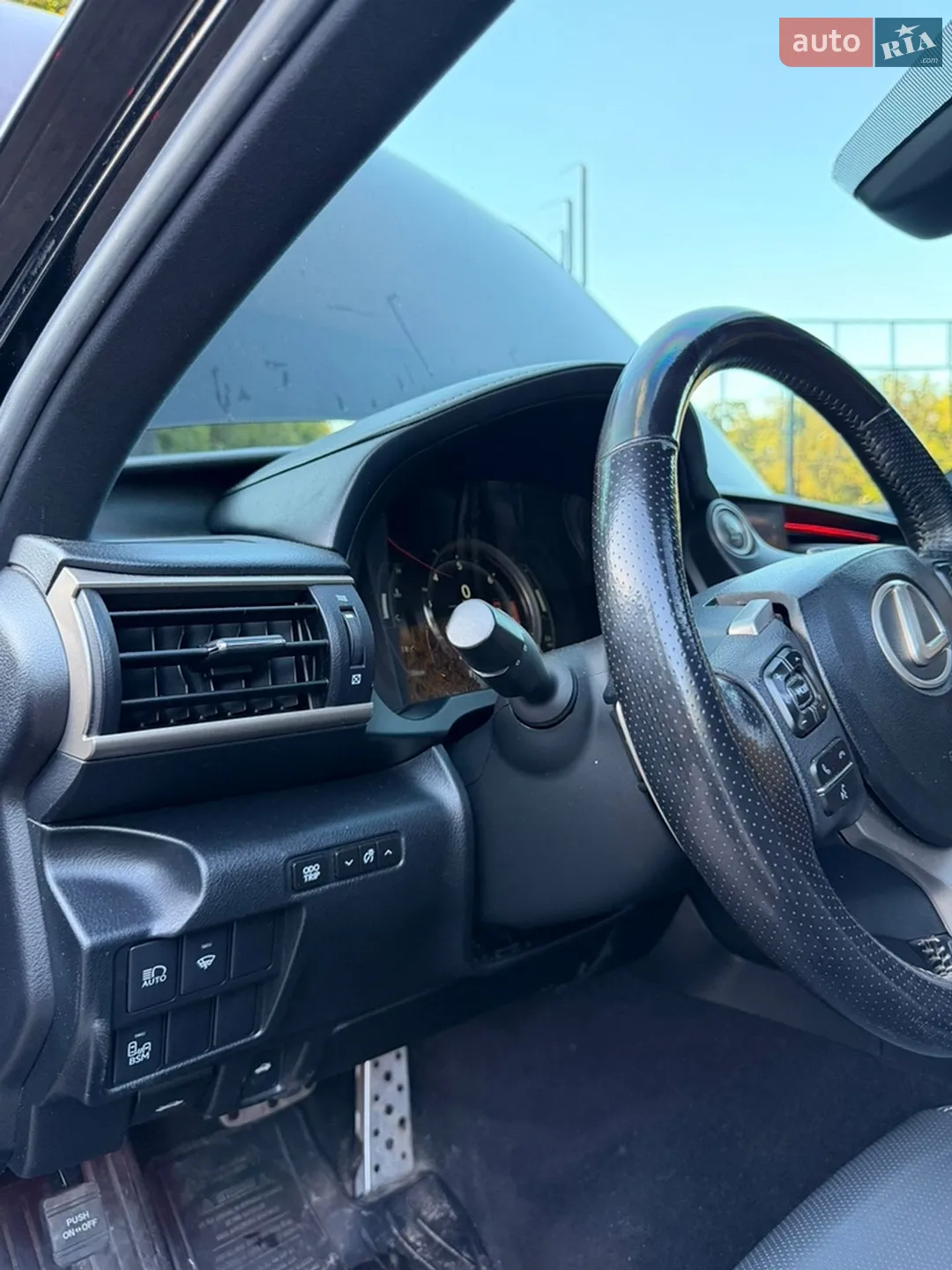 2017 Lexus IS - мініатюра 10