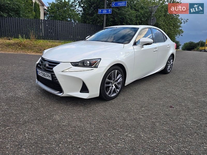 Lexus IS 2017
