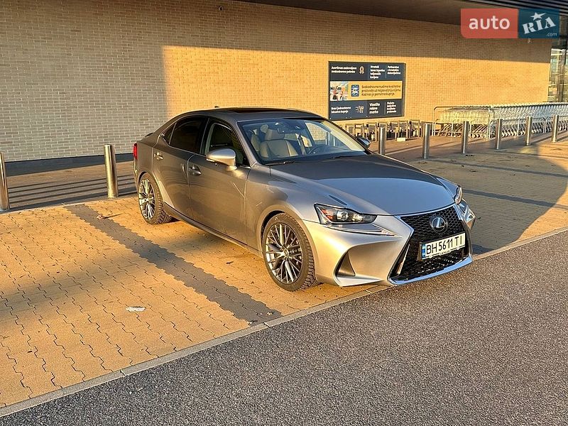 Lexus IS 2017