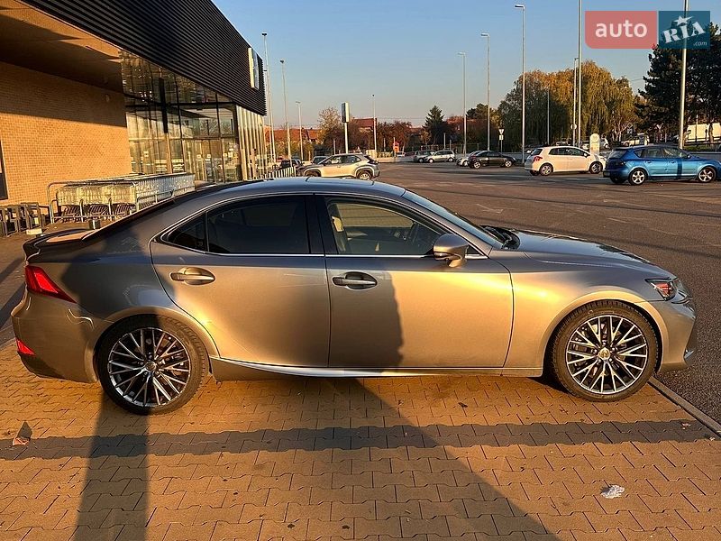 Седан Lexus IS 2017 в Измаиле
