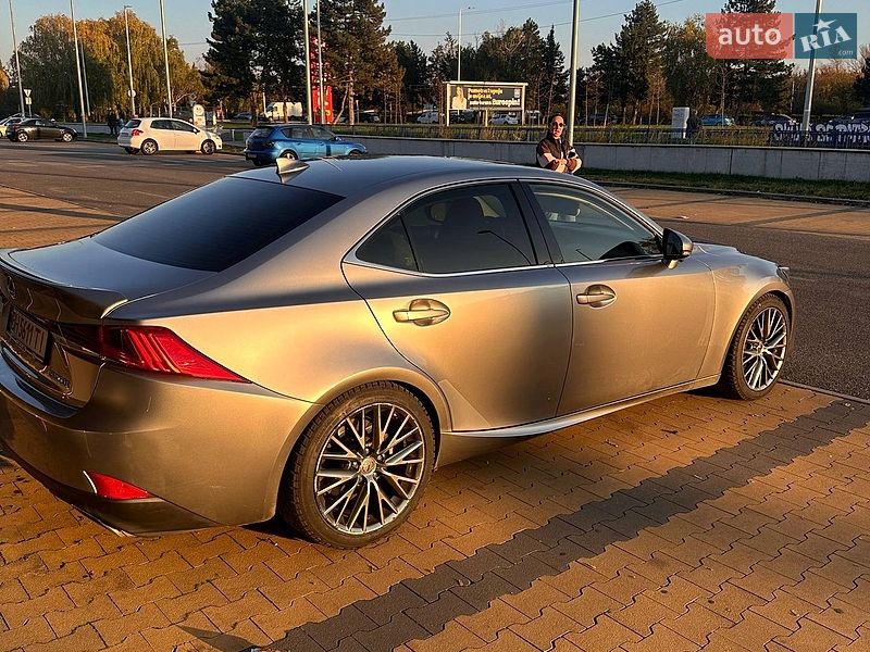 Седан Lexus IS 2017 в Измаиле