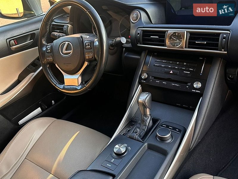 Седан Lexus IS 2017 в Измаиле