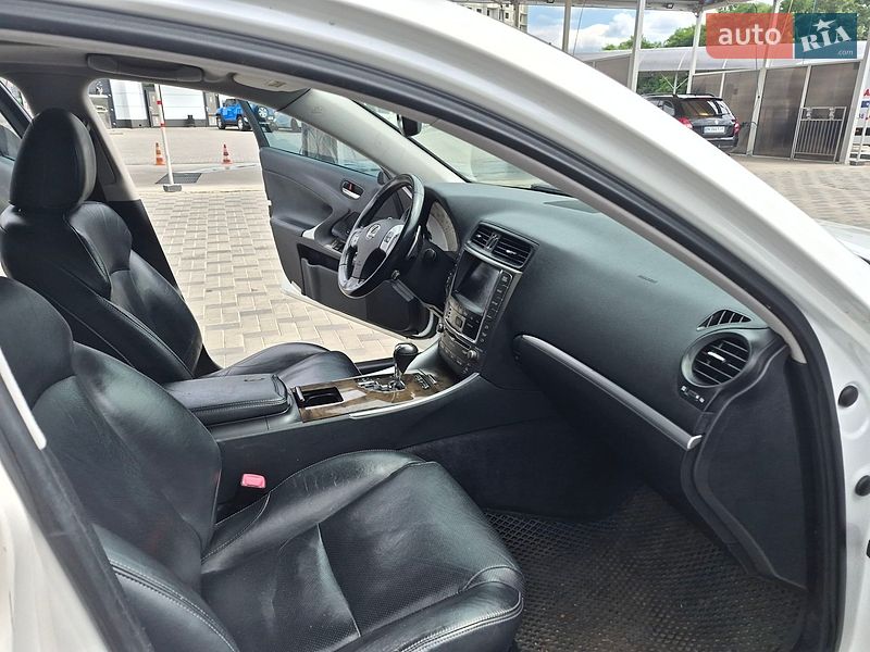 Седан Lexus IS 2011 в Полтаве фото 8 Седан Lexus IS 2011 в Полтаве
