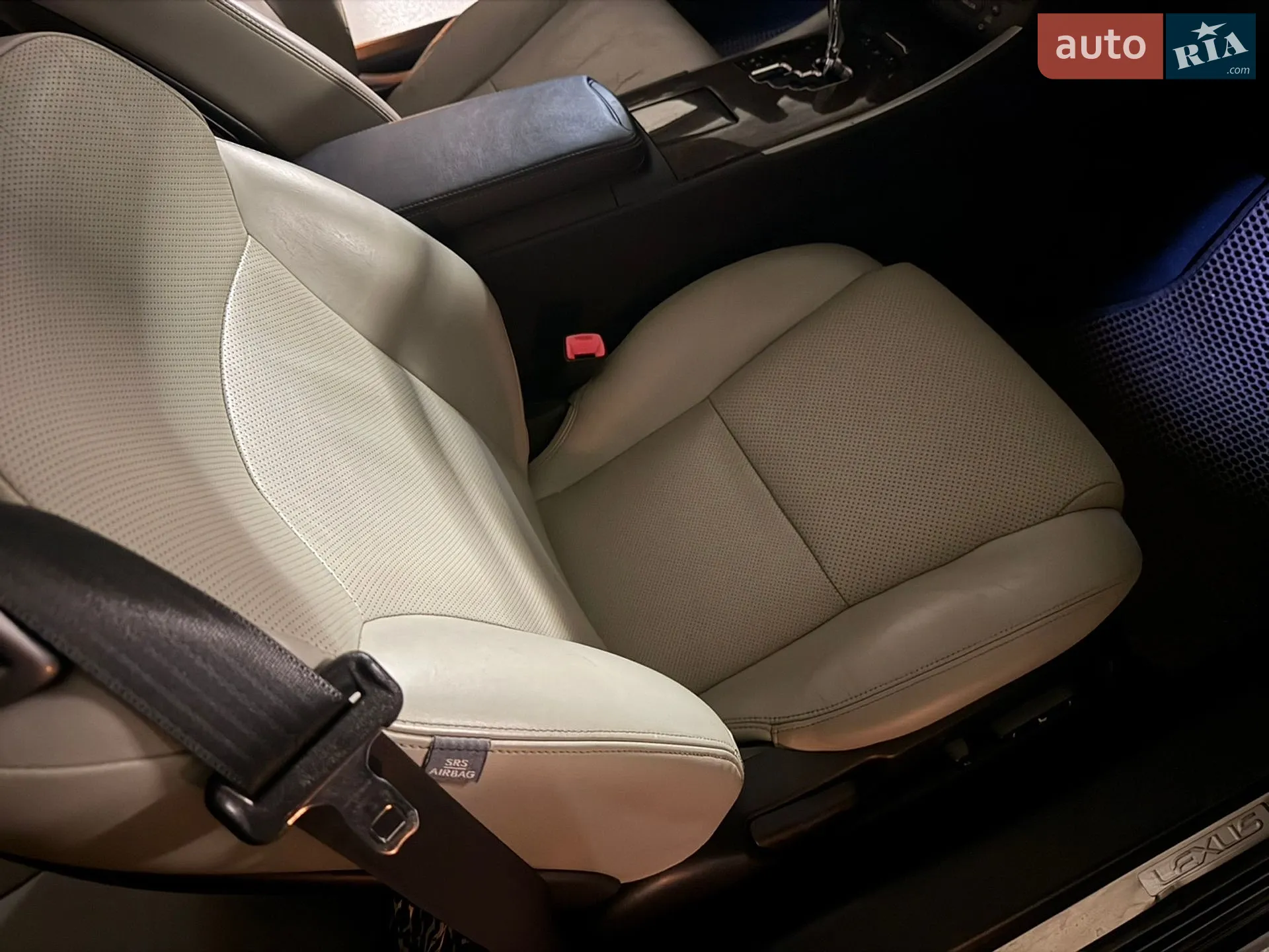 2011 Lexus IS - мініатюра 21