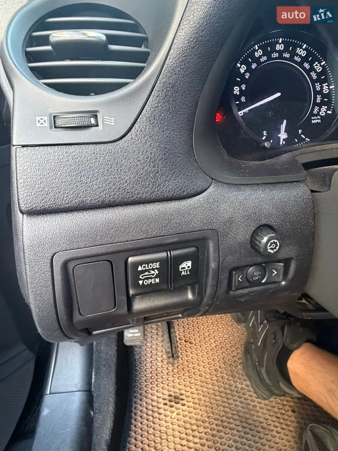 2011 Lexus IS - мініатюра 25