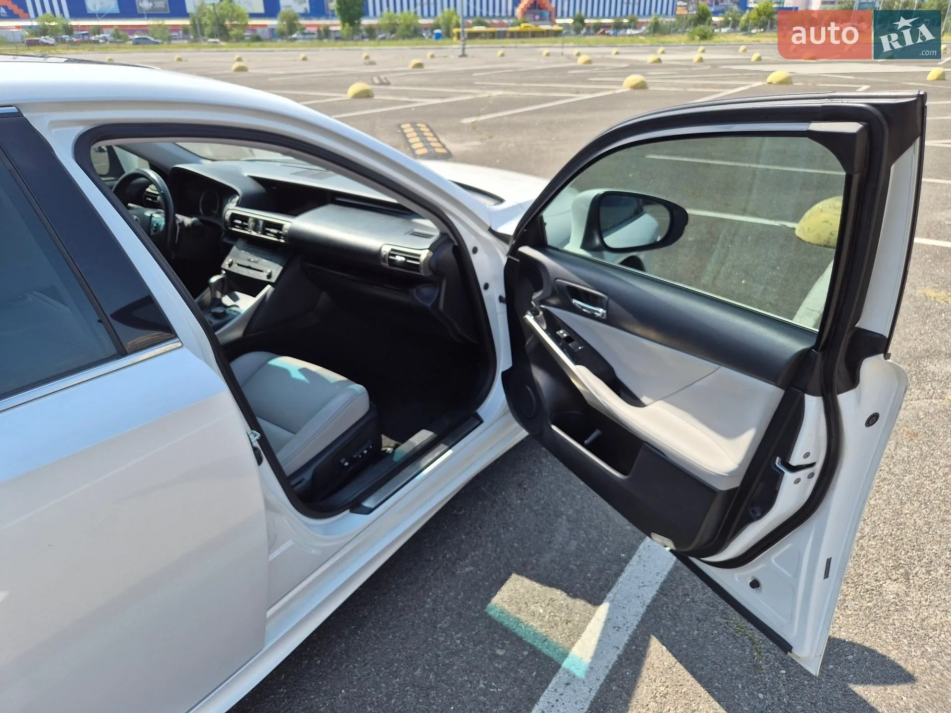 2015 Lexus IS - мініатюра 14