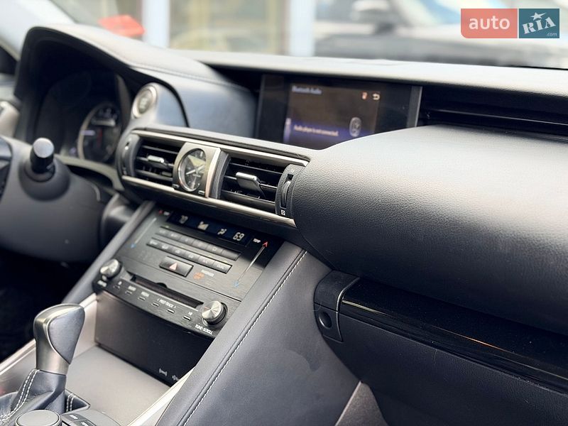 Седан Lexus IS 2018 в Києві