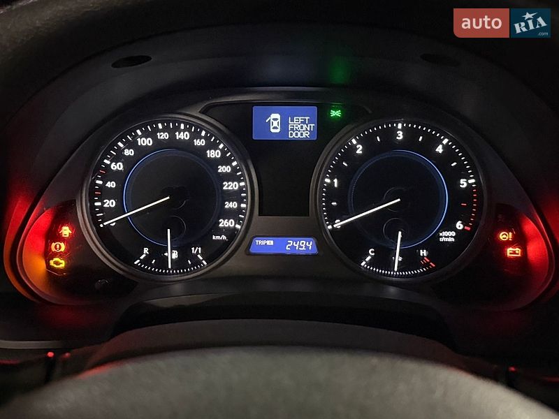 Седан Lexus IS 2009 в Львові