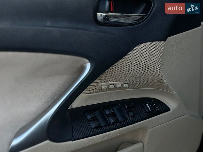 Седан Lexus IS 2007 в Іршаві