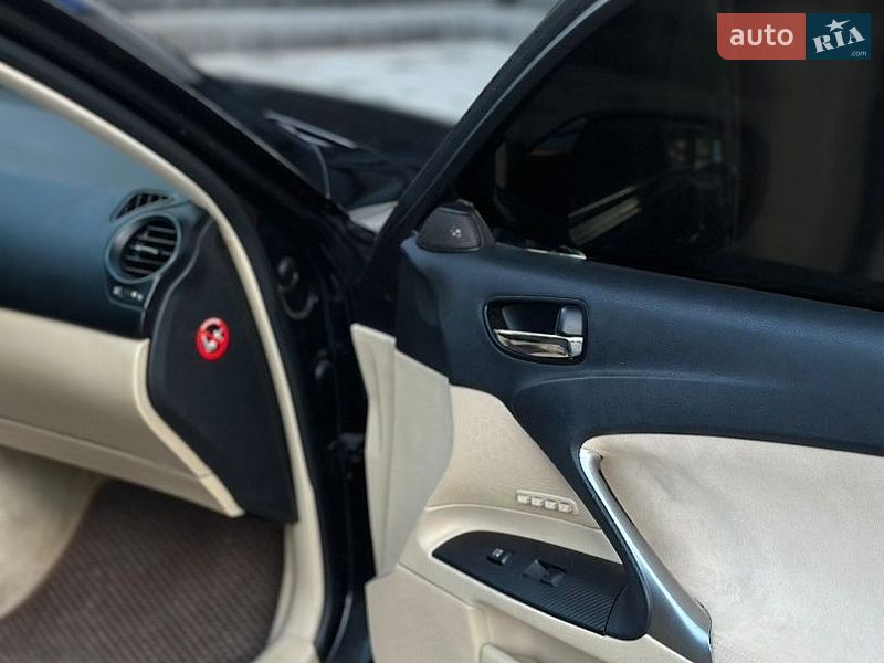 Седан Lexus IS 2007 в Іршаві