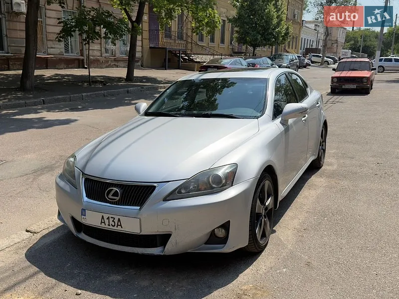 Lexus IS