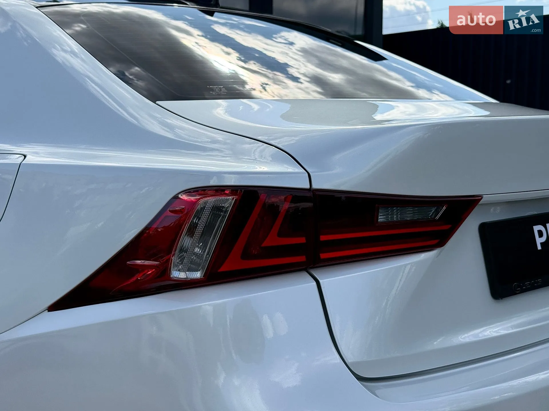 2015 Lexus IS - мініатюра 18