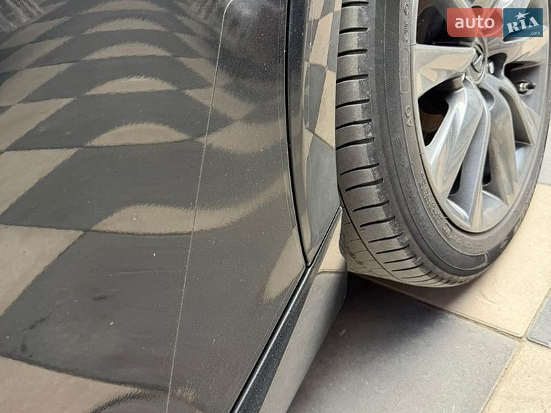 Седан Lexus IS 2014 в Тернополі
