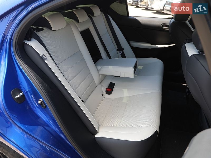 Седан Lexus IS 2022 в Харькове