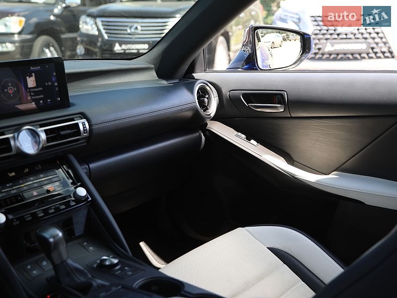 Седан Lexus IS 2022 в Харькове