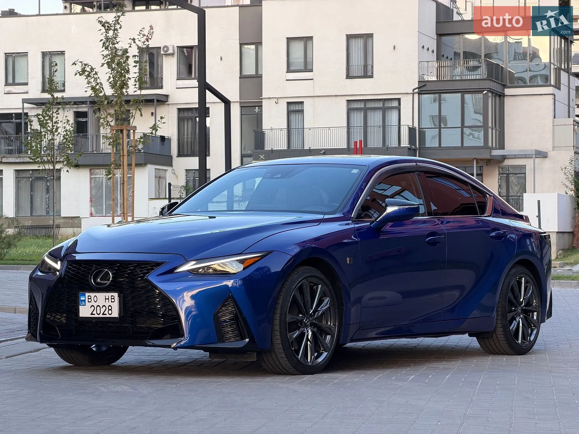 2022 Lexus IS - фото 1