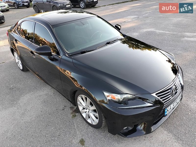 Седан Lexus IS 2016 в Новій Водолагі