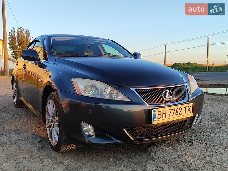 Lexus IS