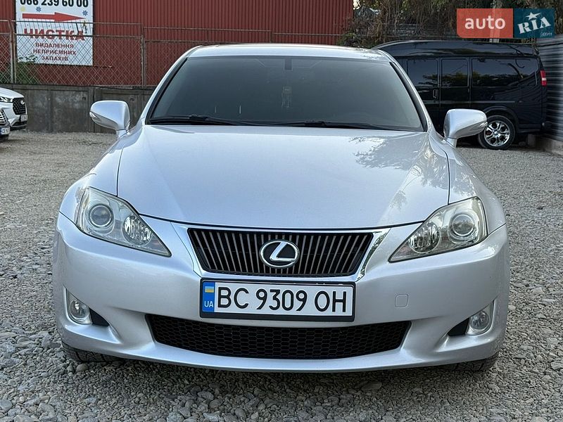 Lexus IS, фото з оголошення