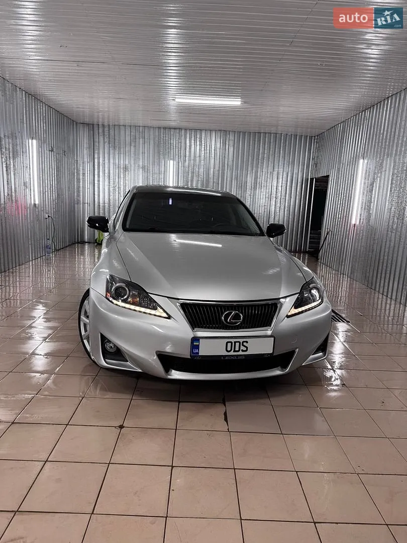 2010 Lexus IS - мініатюра 3
