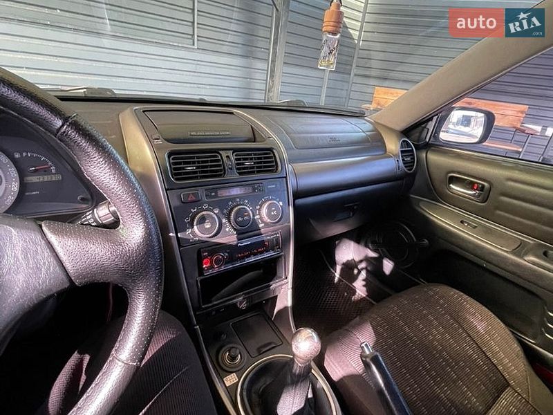 Седан Lexus IS 2000 в Миргороді