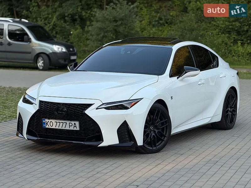 Lexus IS 2023