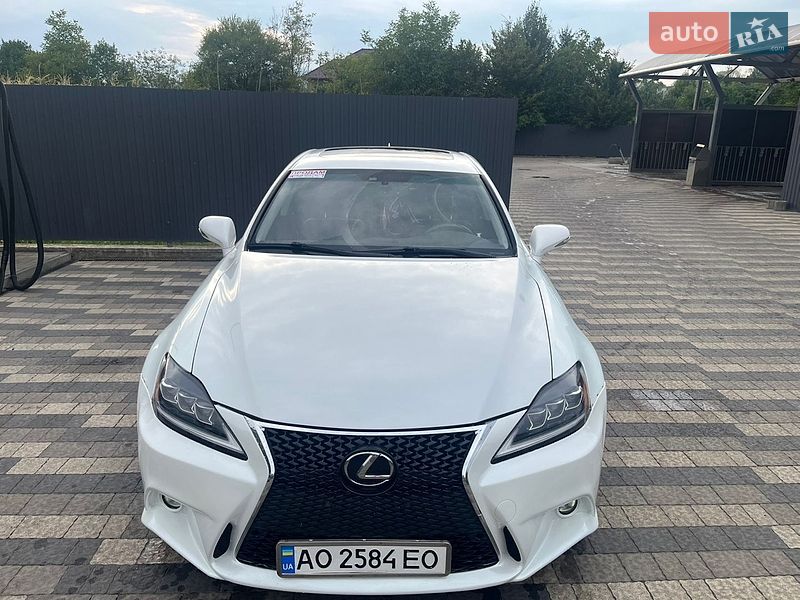 Седан Lexus IS 2010 в Сваляві