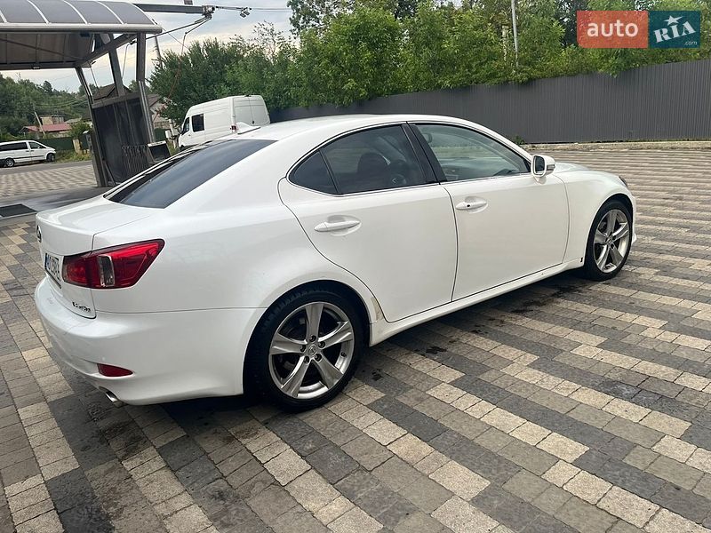 Седан Lexus IS 2010 в Сваляві