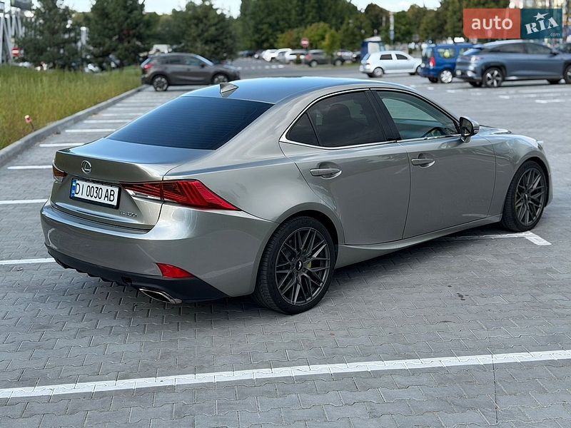Седан Lexus IS 2018 в Хмельницком