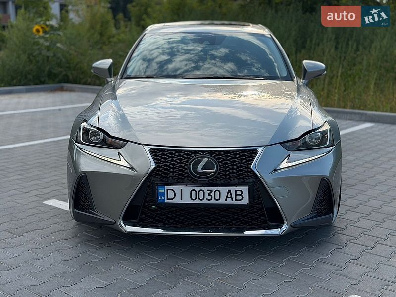 Седан Lexus IS 2018 в Хмельницком