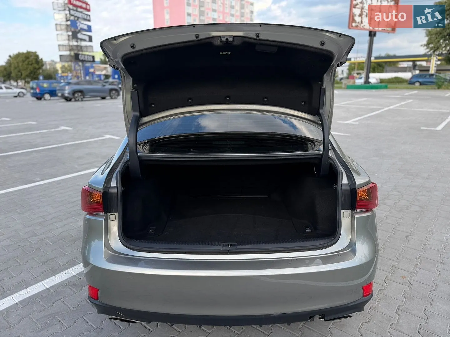 2018 Lexus IS - мініатюра 21