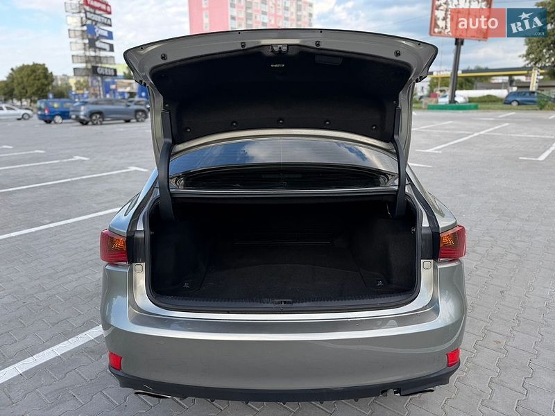 Седан Lexus IS 2018 в Хмельницком