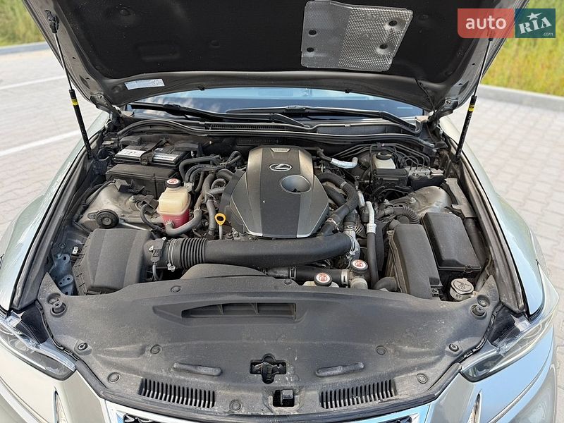 Седан Lexus IS 2018 в Хмельницком