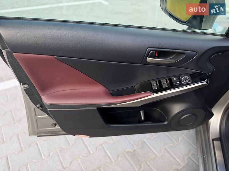 Седан Lexus IS 2018 в Хмельницком