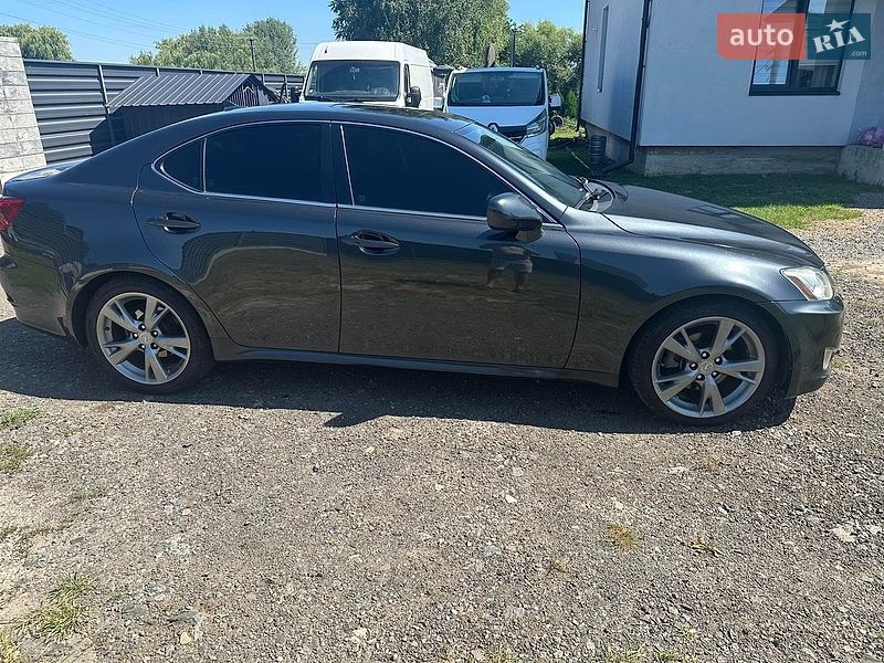 Седан Lexus IS 2010 в Владимире