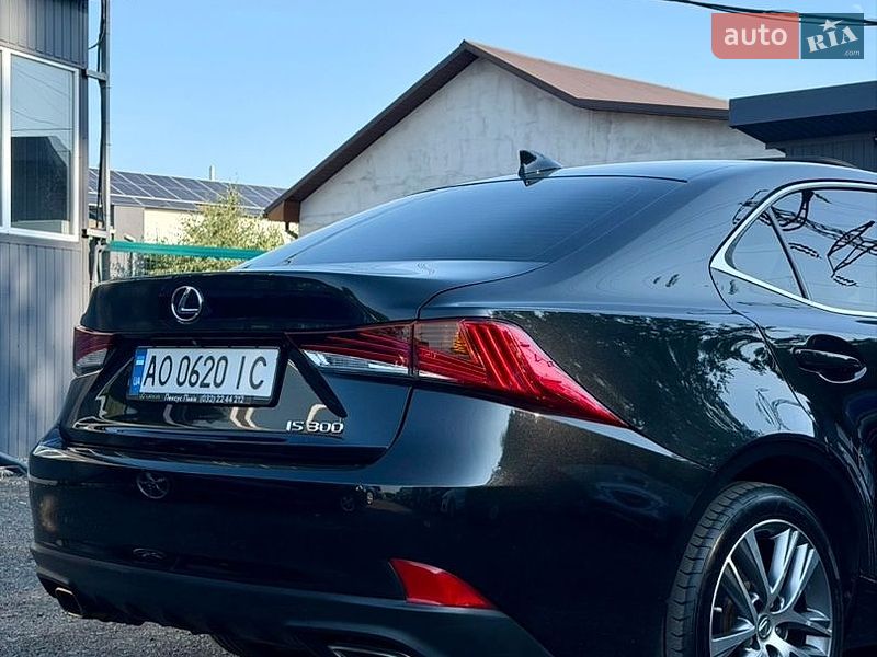 Седан Lexus IS 2020 в Ужгороде