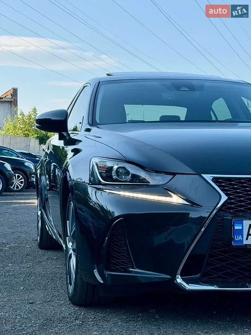 2020 Lexus IS - мініатюра 12