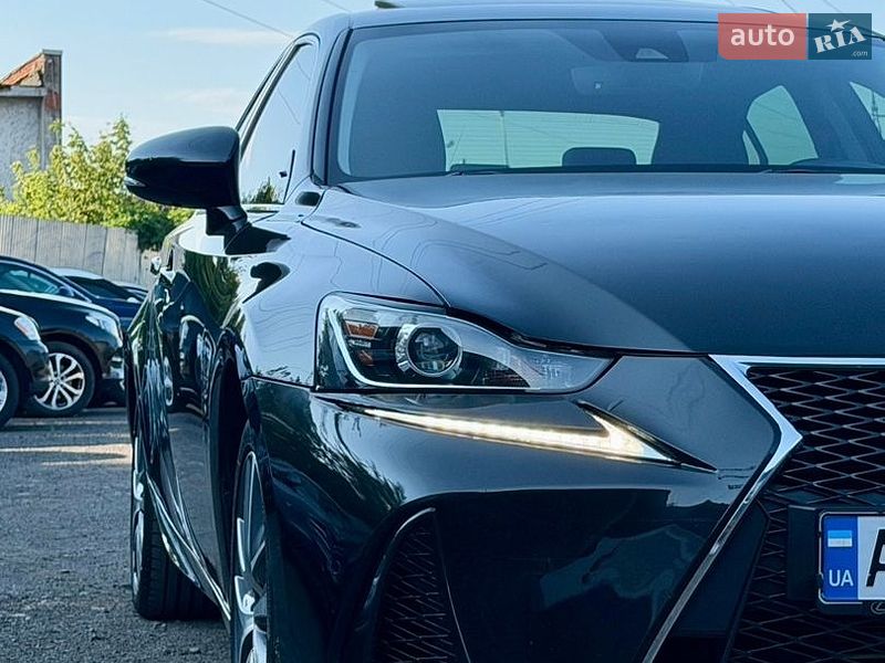 Седан Lexus IS 2020 в Ужгороде