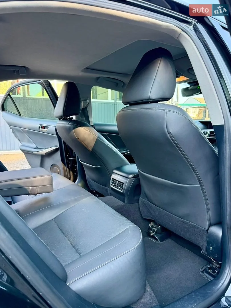 2020 Lexus IS - мініатюра 17