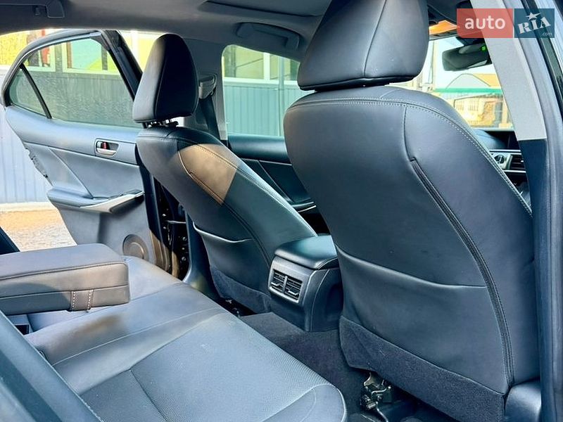Седан Lexus IS 2020 в Ужгороде