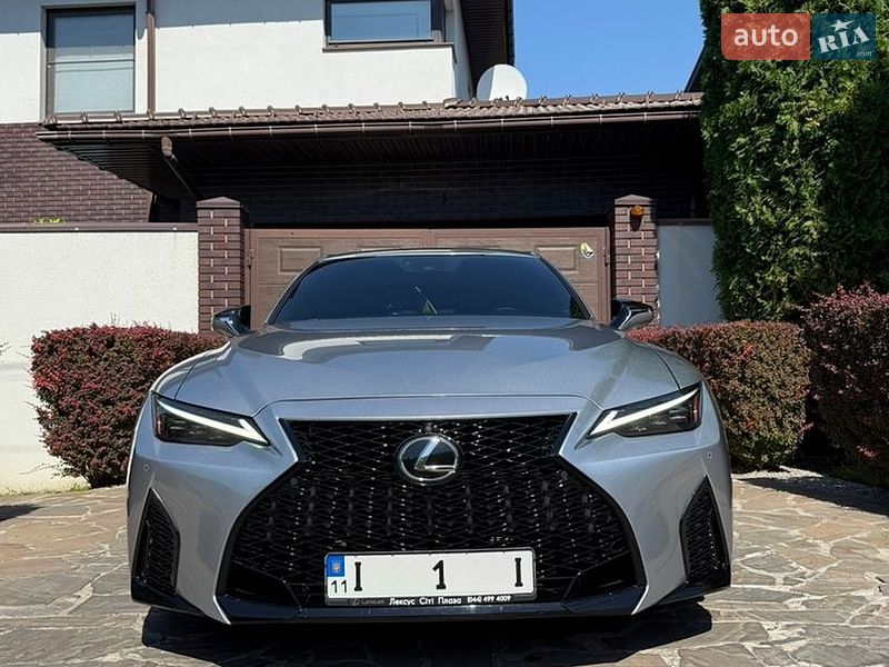 Седан Lexus IS 2023 в Києві
