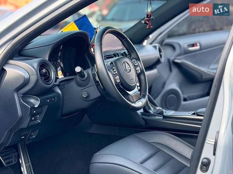 Седан Lexus IS 2023 в Киеве фото 18 Седан Lexus IS 2023 в Киеве