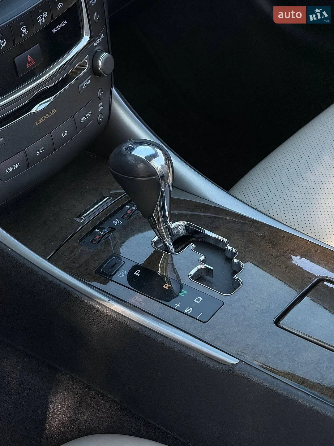 2011 Lexus IS - мініатюра 10