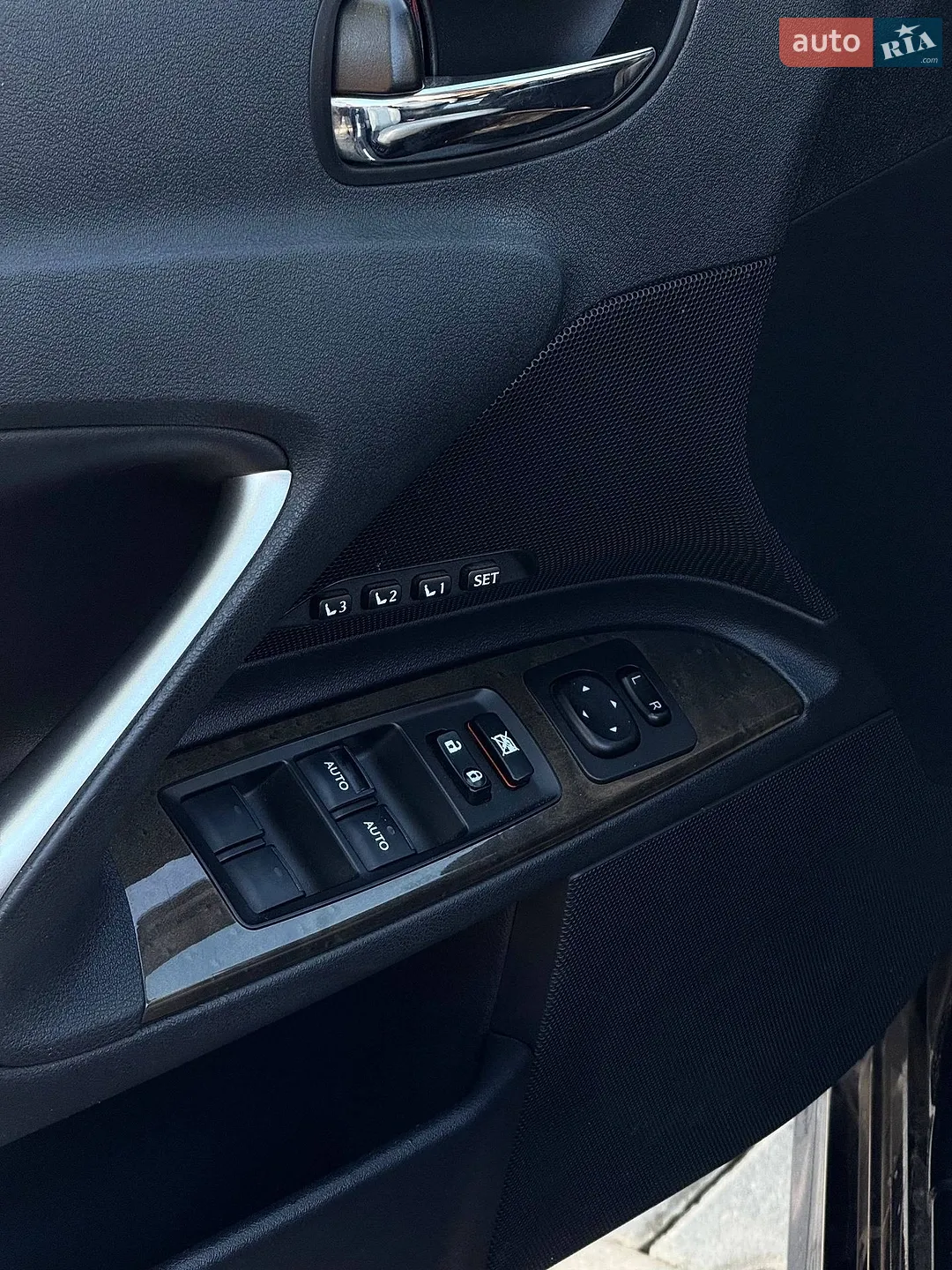 2011 Lexus IS - мініатюра 14