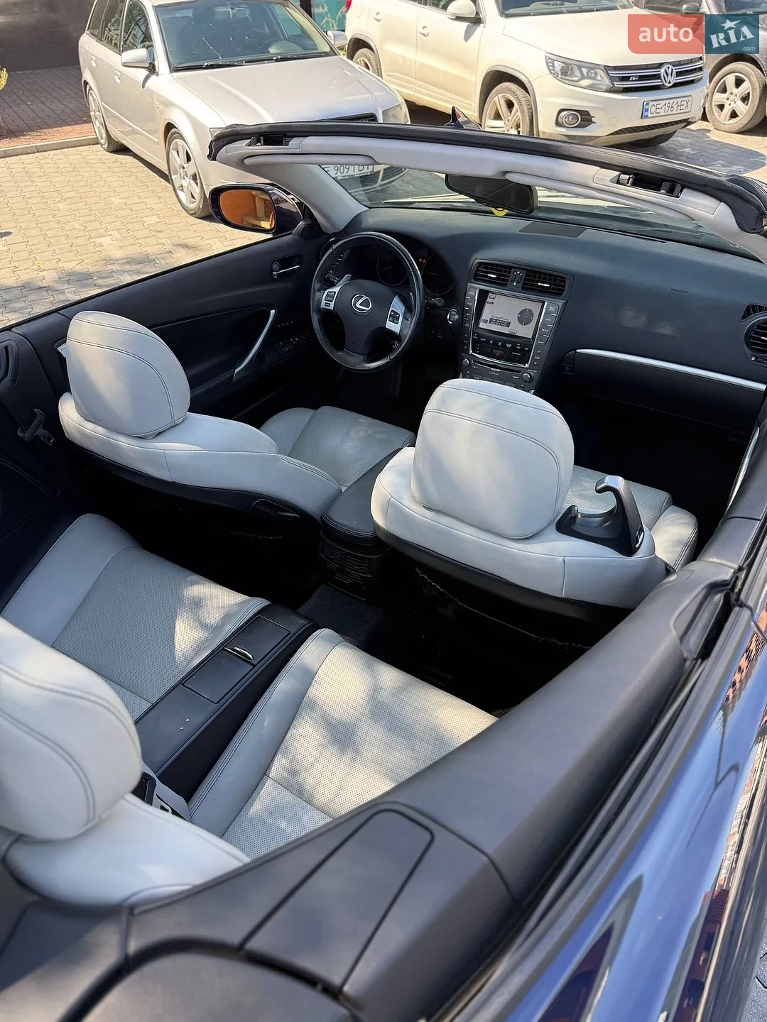 2011 Lexus IS - мініатюра 15