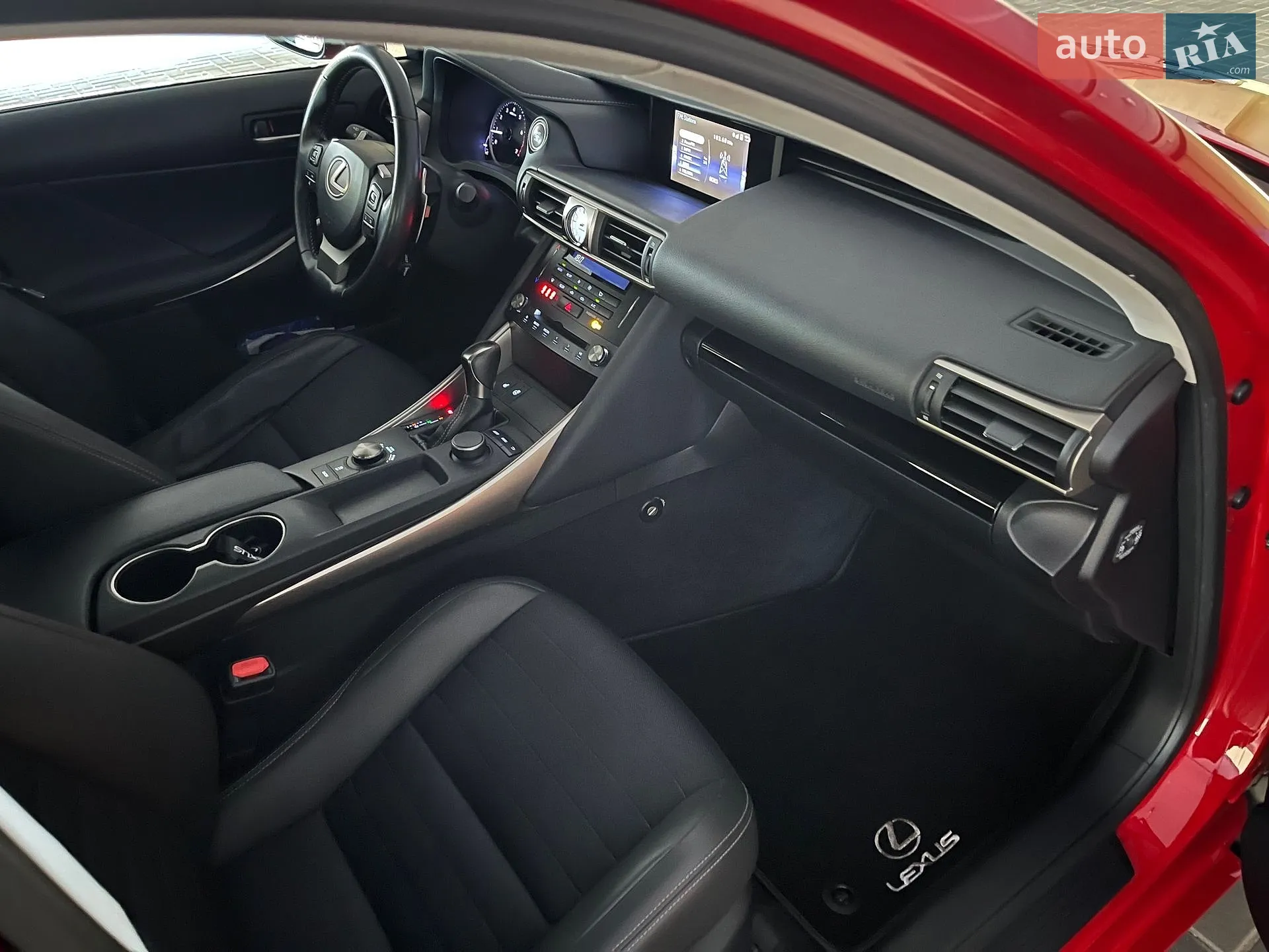 2017 Lexus IS - мініатюра 28