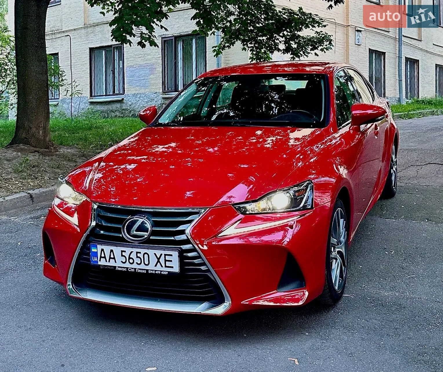 2017 Lexus IS - фото 1