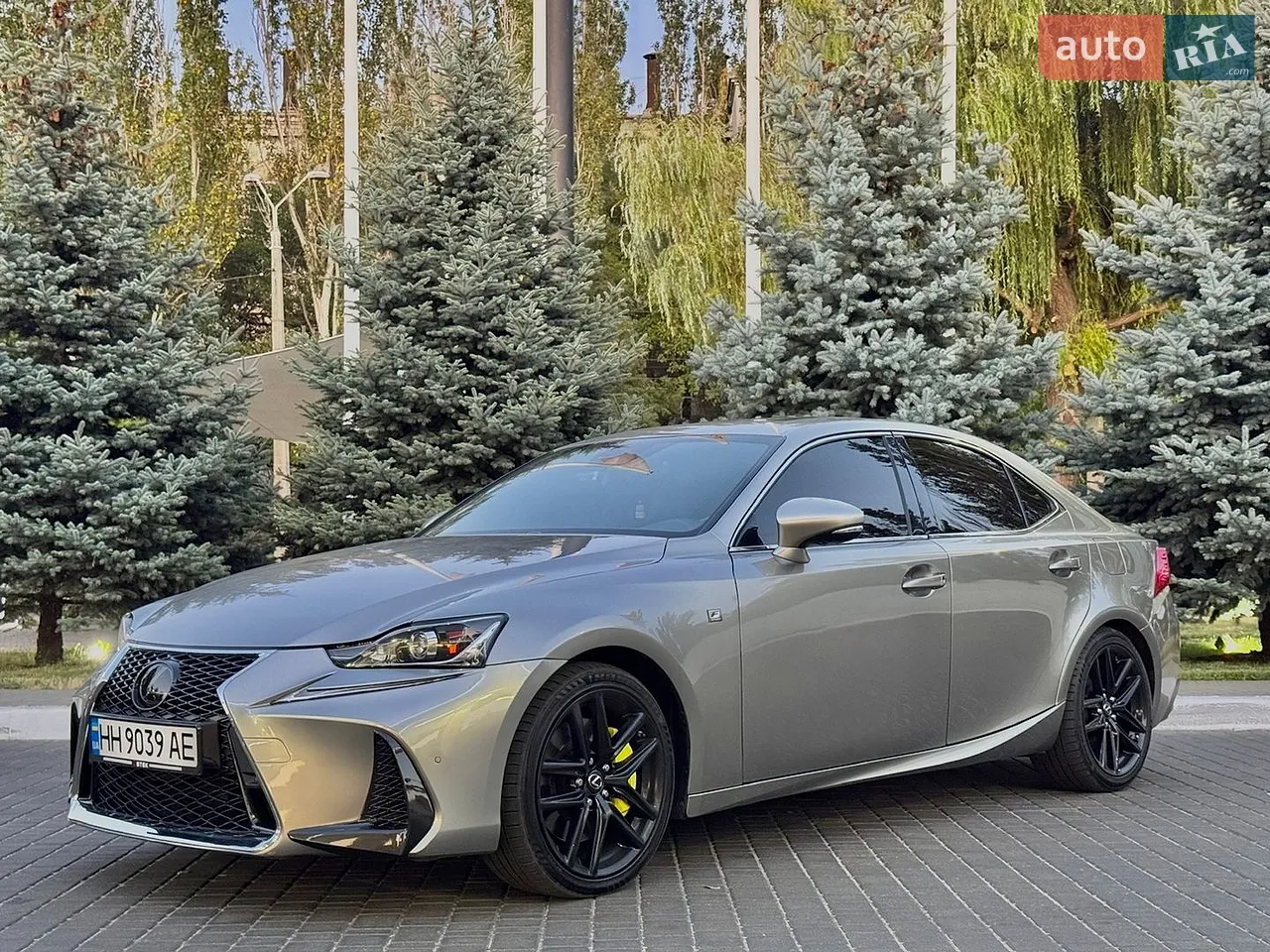 2017 Lexus IS - мініатюра 18