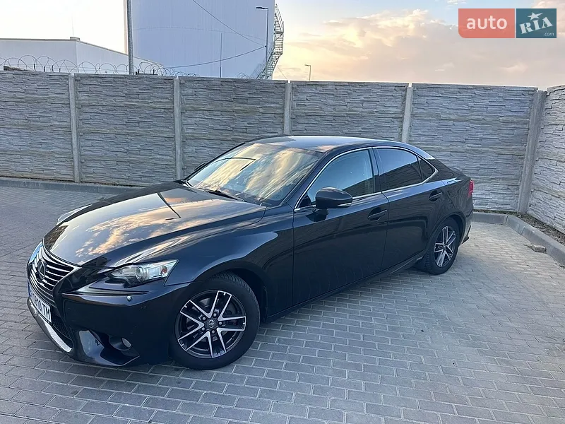 Lexus IS