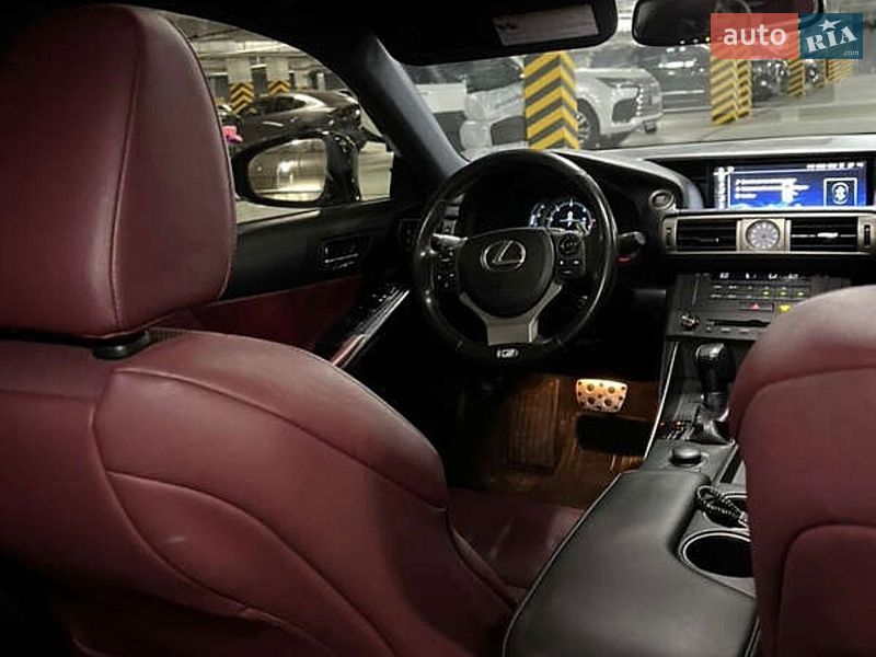 Седан Lexus IS 2015 в Дніпрі